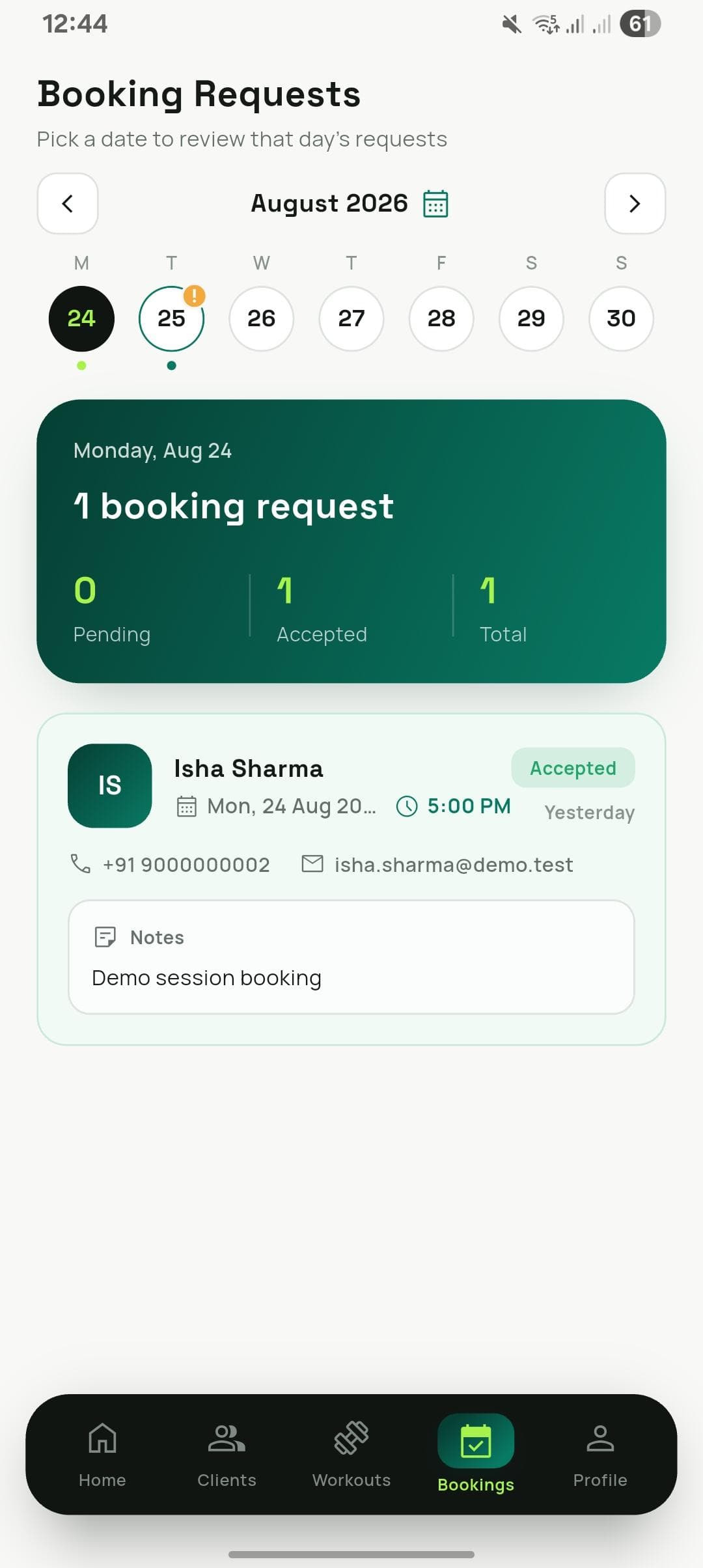 FITVOX trainer app โ booking requests